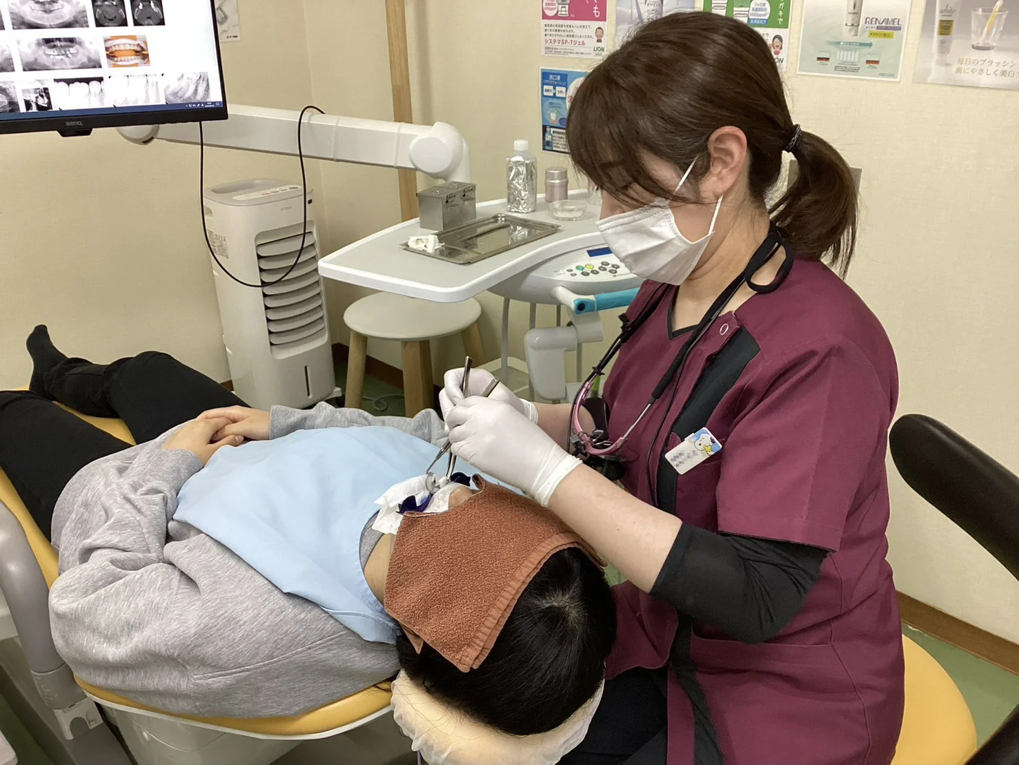 ホワイトニング薬剤塗布の様子